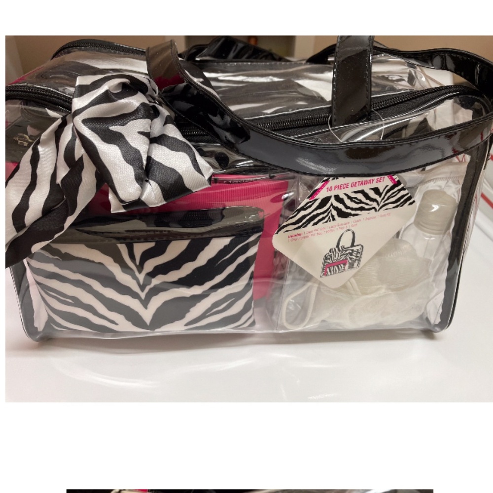 Nwt Nice Gift Toiletry Bag Contains 10 Items